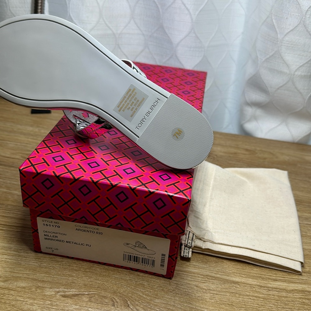 Tory Burch TB Miller Metallic Sandals Argento Mirror Silver Logo Thong . - Picture 4 of 6